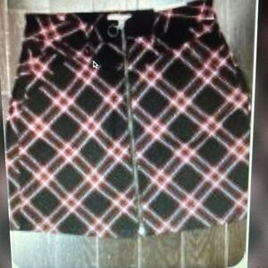 New with tag  Women's /Juniors mini zip up front Skirt size 7